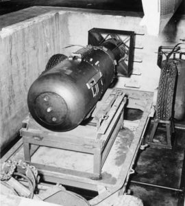 Quel est le nom de la première bombe atomique ?